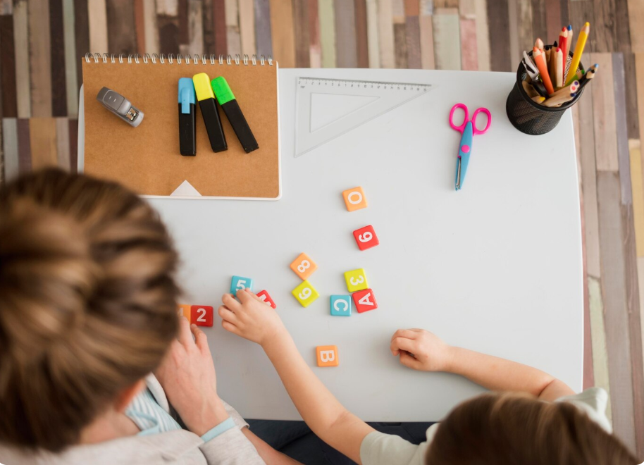 Necessidades Educativas Específicas (NEE) - Acompanhamento e Dinâmicas Pedagógicas 